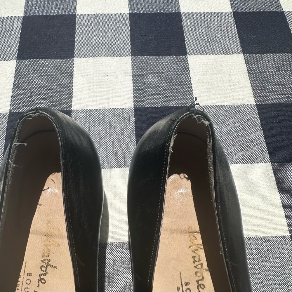 Salvatore Ferragamo Black and Gold Heels with Elegant Design - Picture 7 of 8